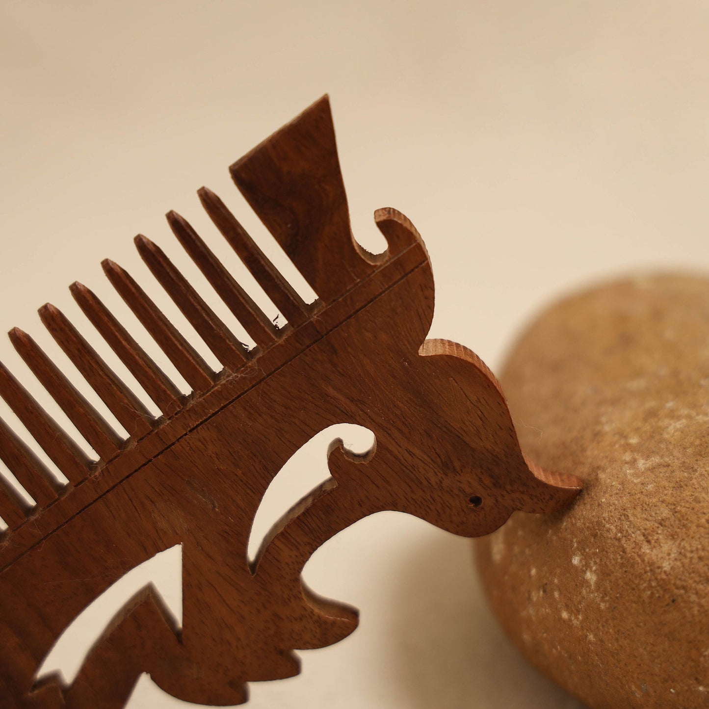 Bijnor hand carved sheesham wooden comb (medium) 29