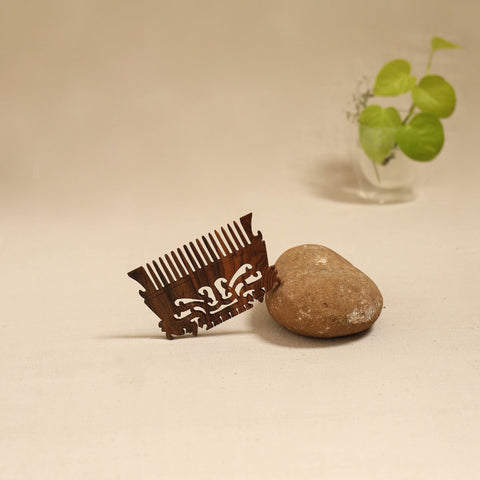 Bijnor hand carved sheesham wooden comb (medium) 30