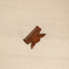Bijnor hand carved sheesham wooden comb (medium) 31