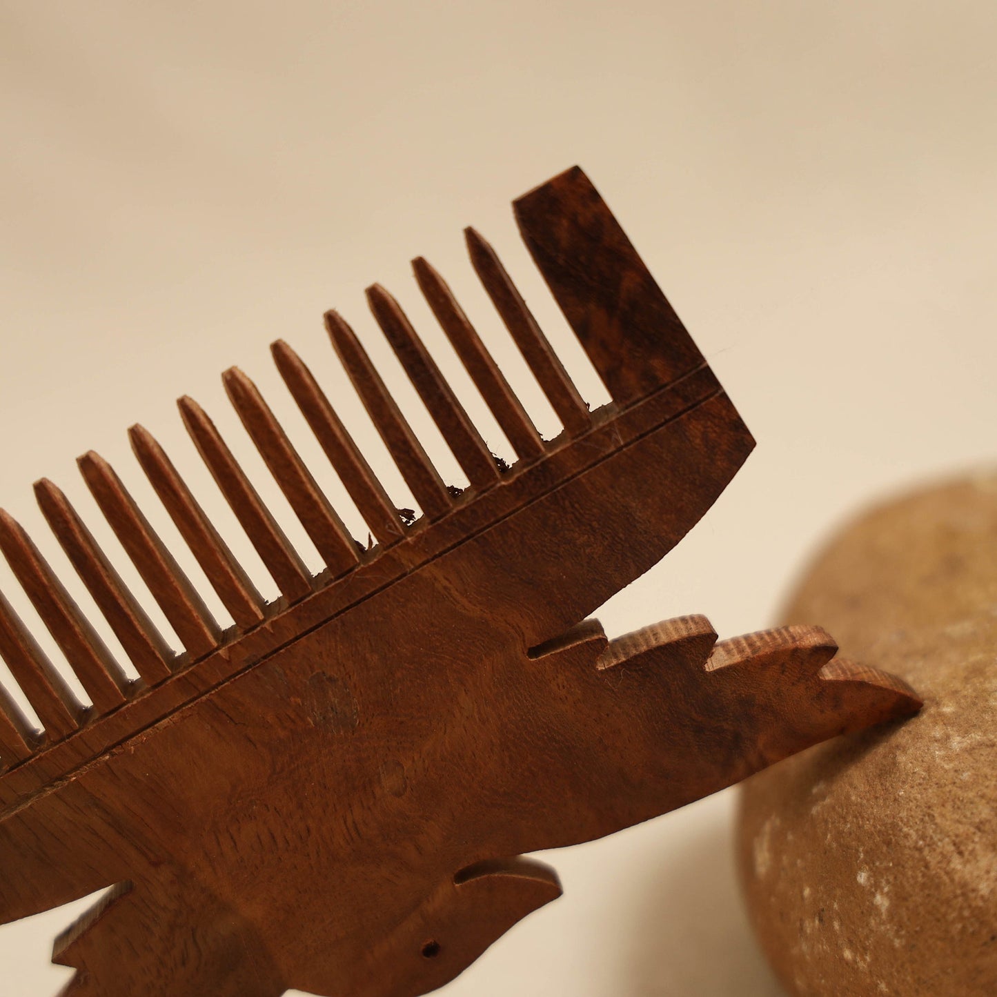 Bijnor hand carved sheesham wooden comb (medium) 31