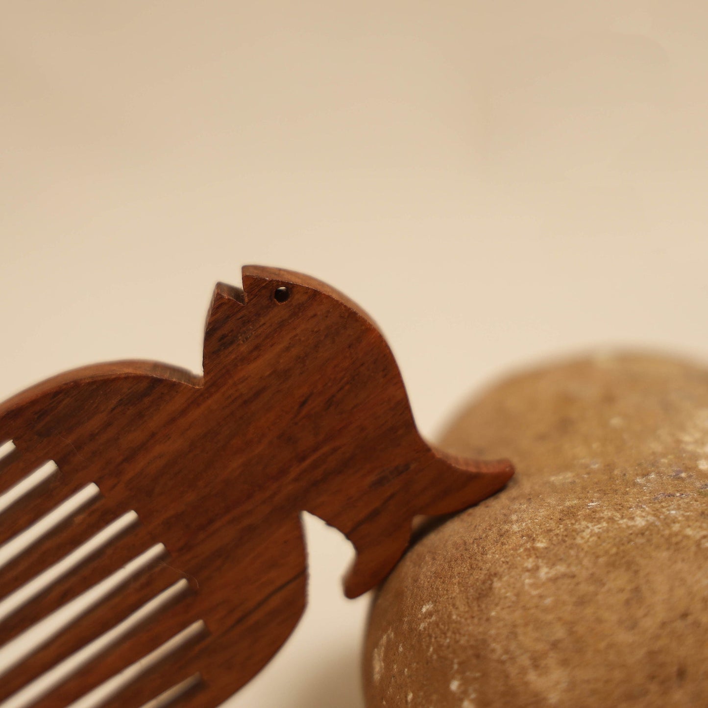 Bijnor hand carved sheesham wooden comb (small) 32