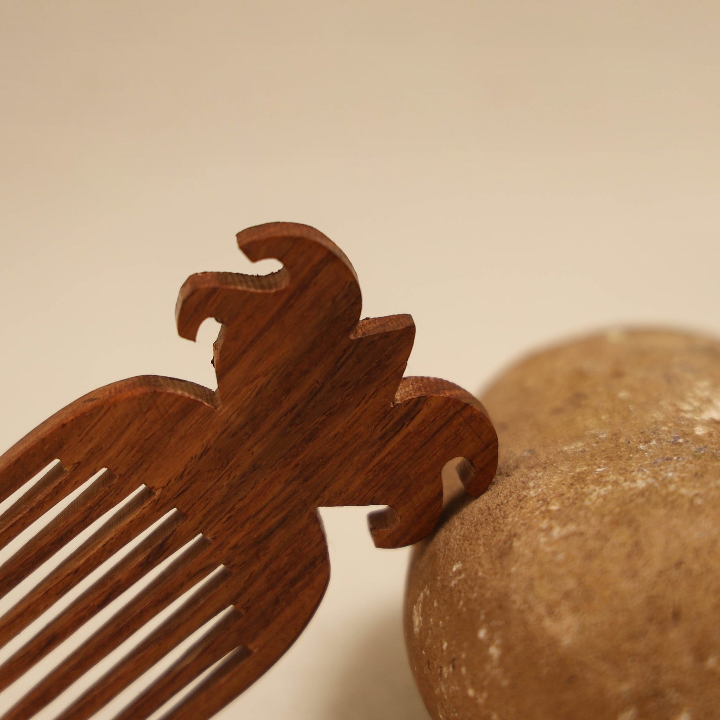 Bijnor hand carved sheesham wooden comb (small) 33