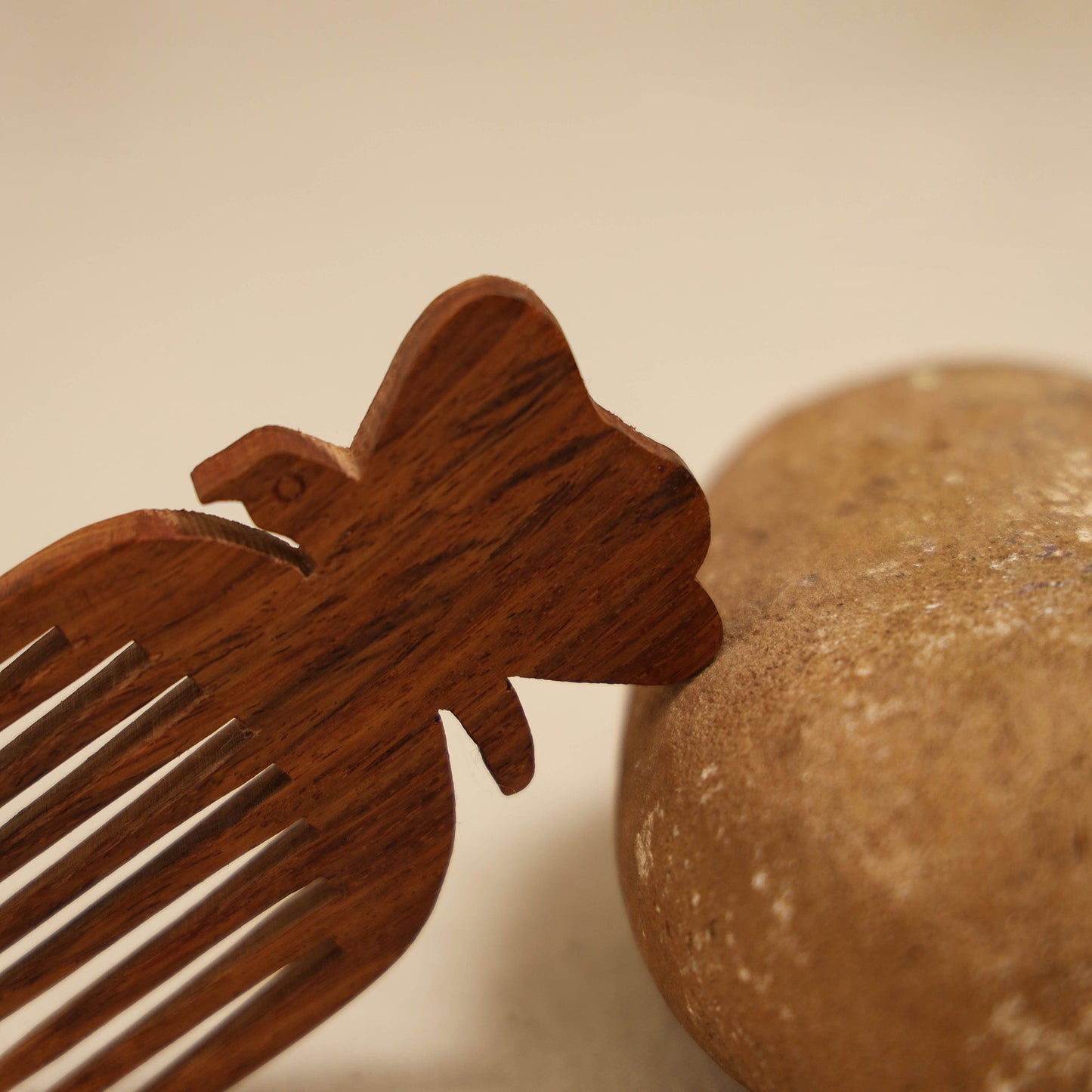 Bijnor hand carved sheesham wooden comb (small) 34