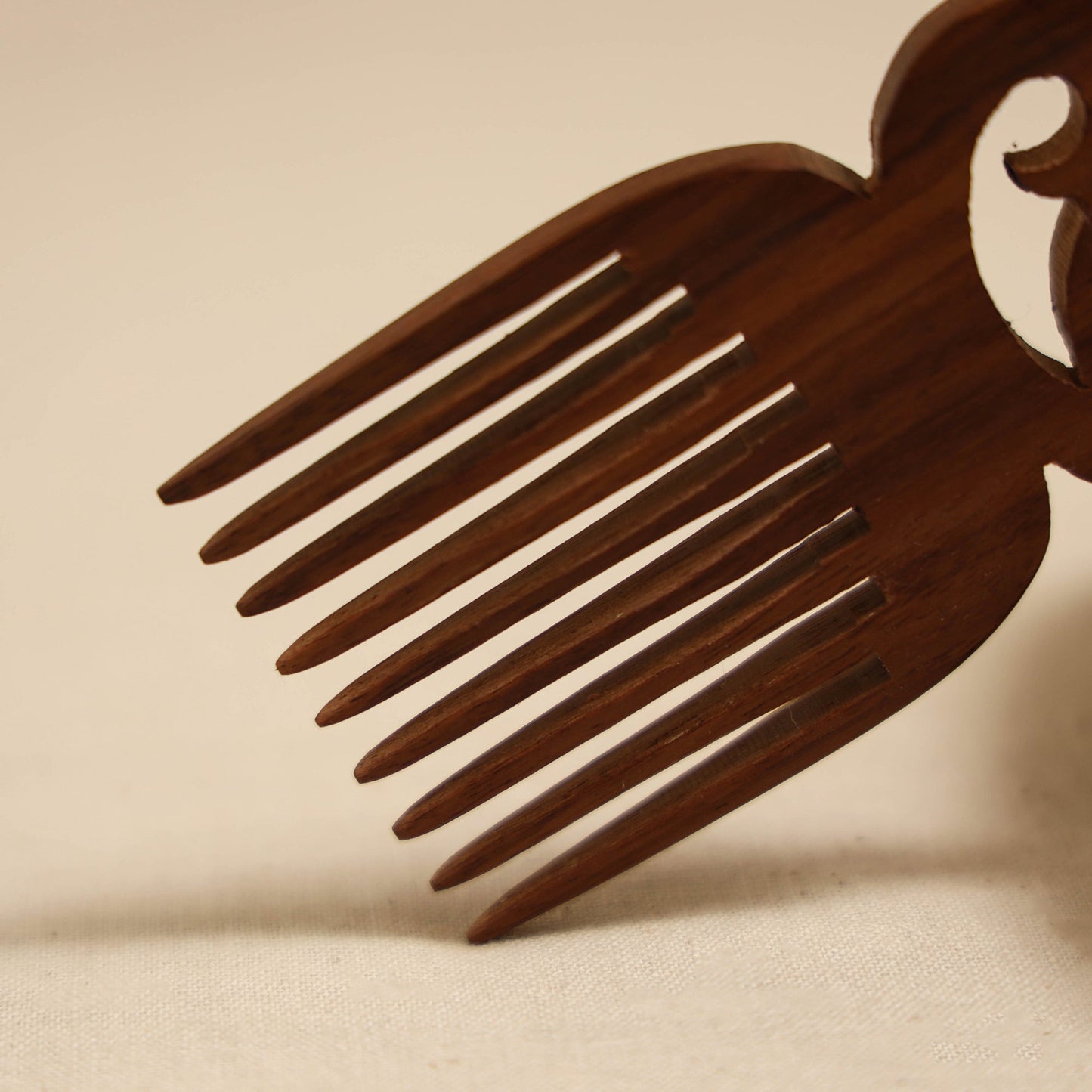 Bijnor hand carved sheesham wooden comb (small) 35