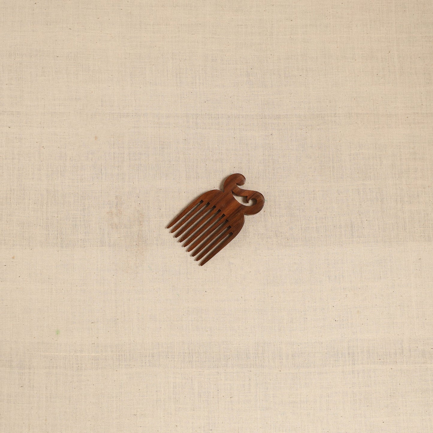Bijnor hand carved sheesham wooden comb (small) 35