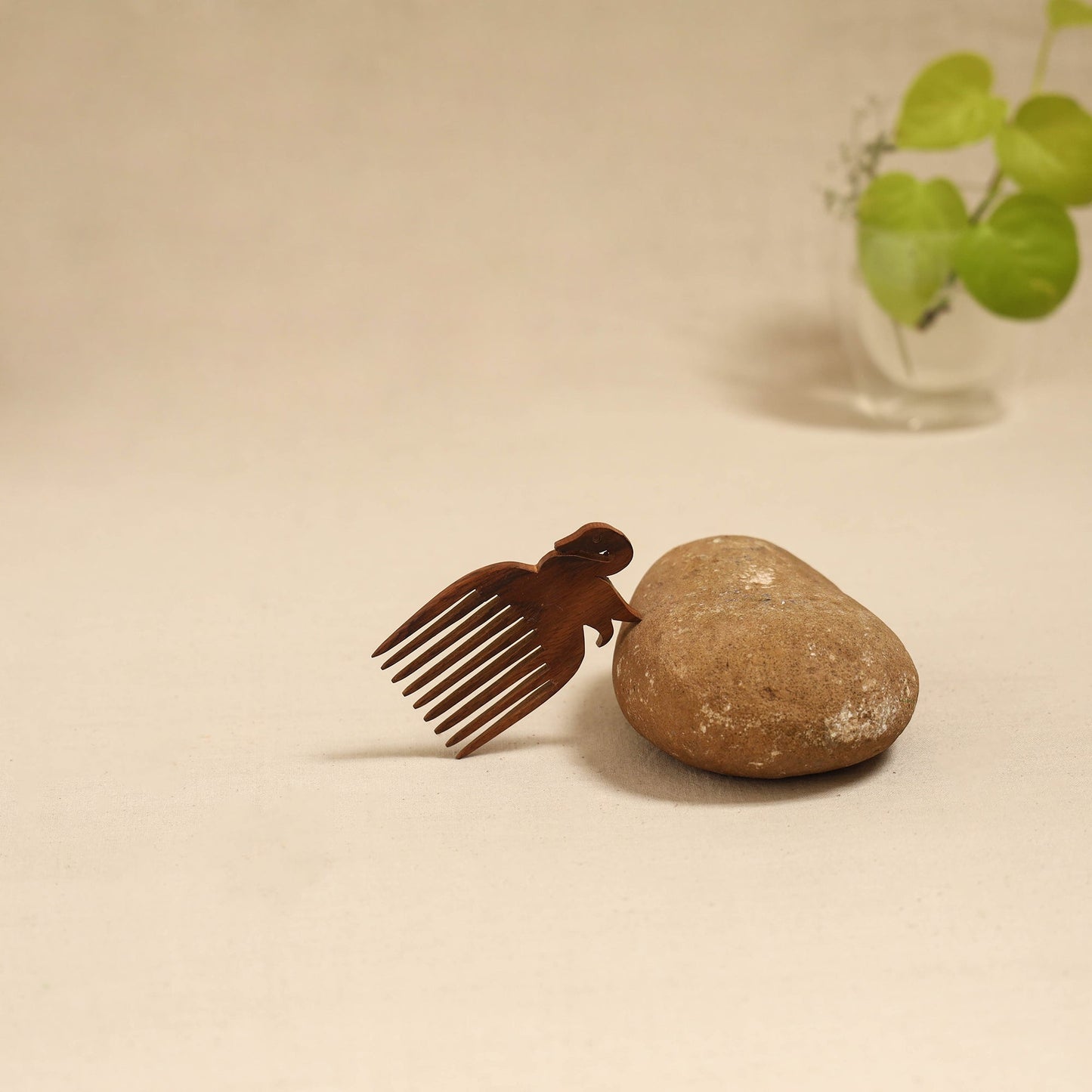 Bijnor hand carved sheesham wooden comb (small) 36