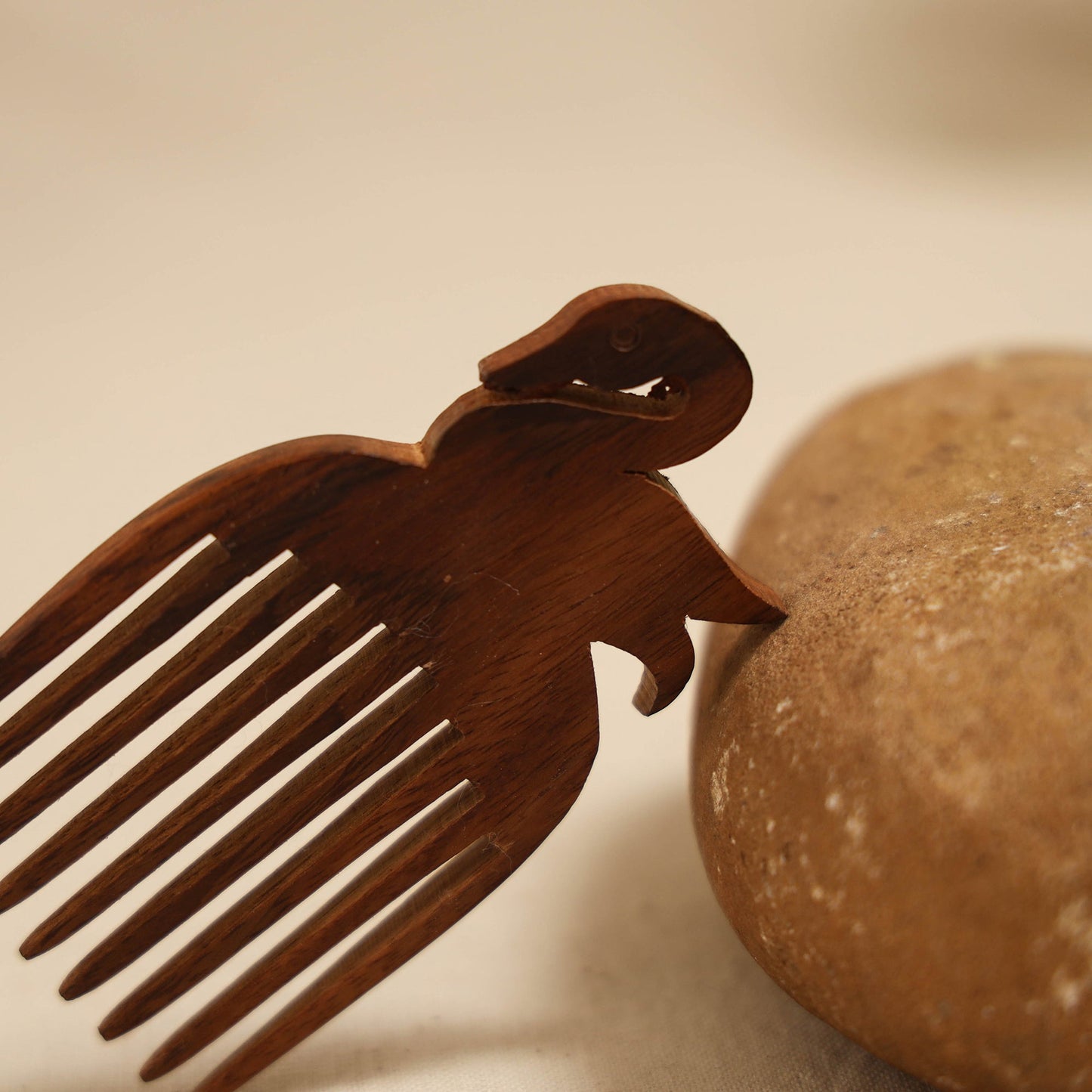 Bijnor hand carved sheesham wooden comb (small) 36