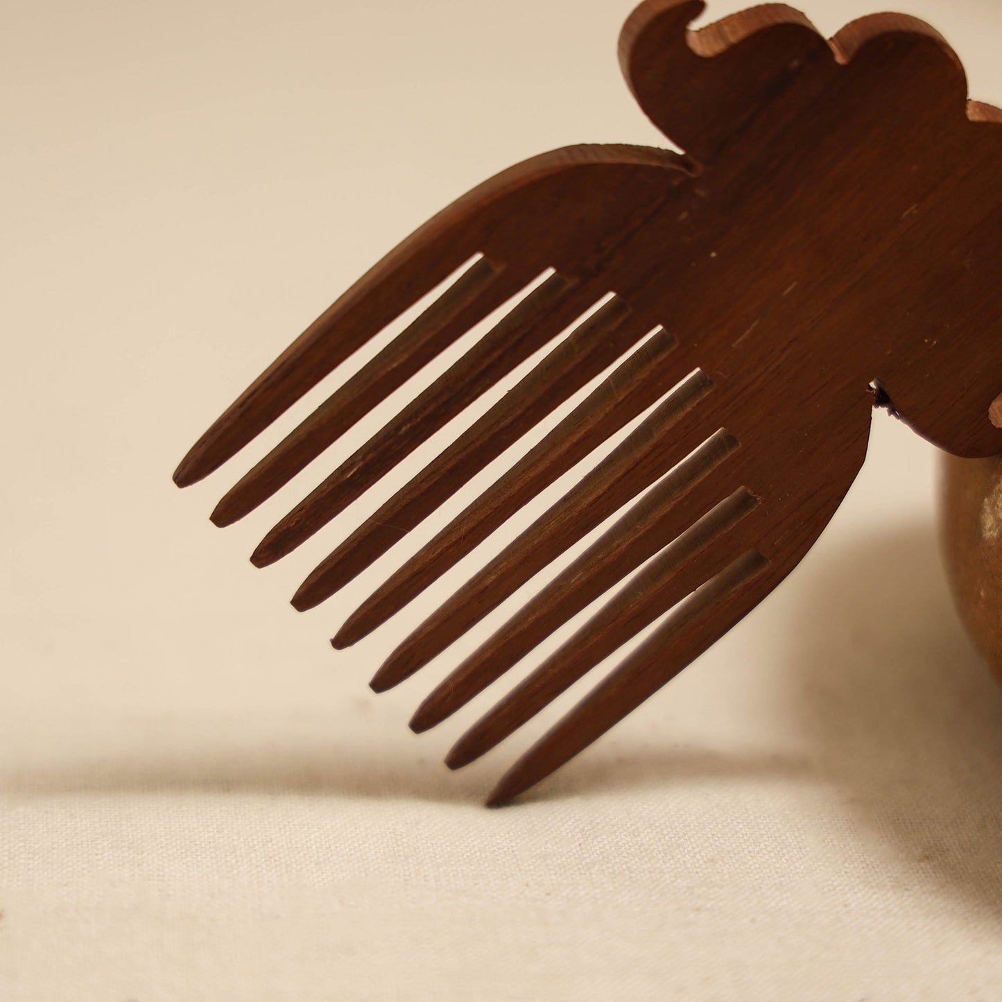 Bijnor hand carved sheesham wooden comb (small) 37