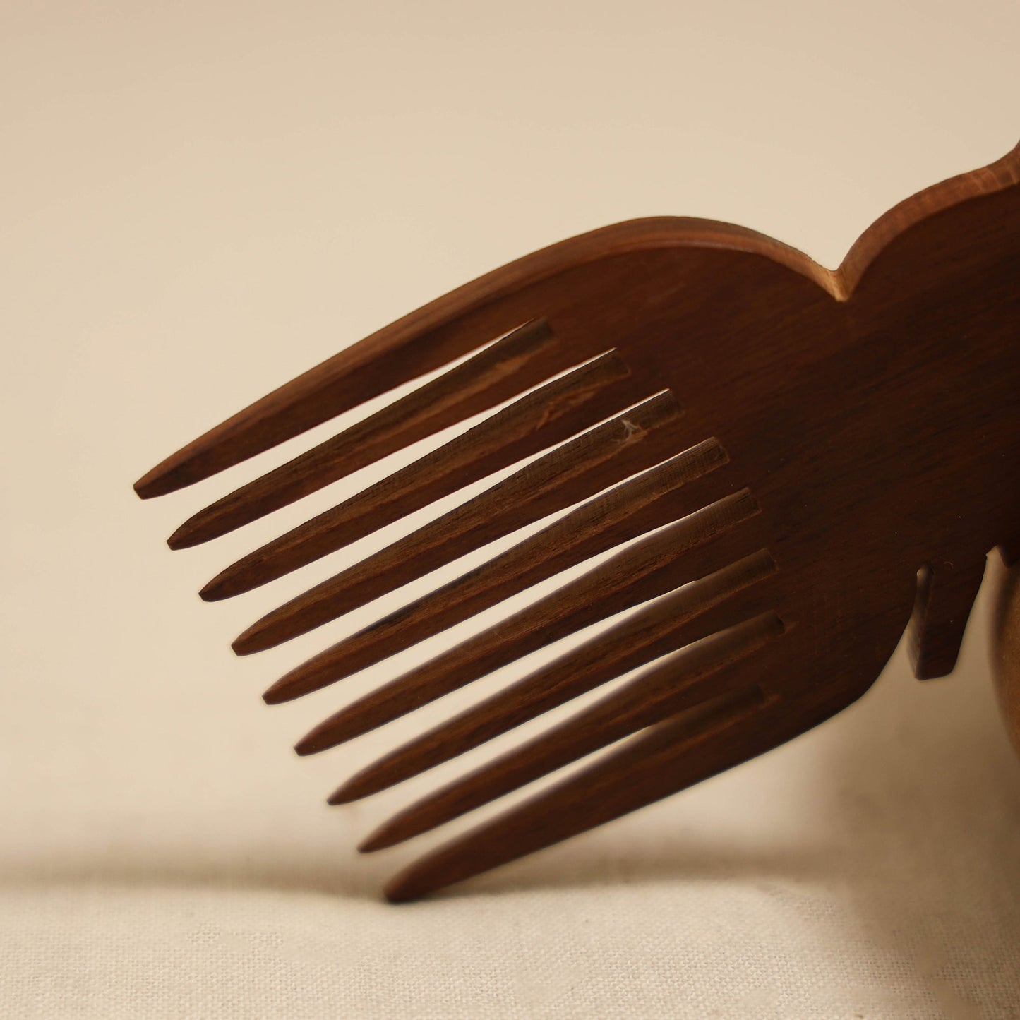 Bijnor hand carved sheesham wooden comb (small) 39