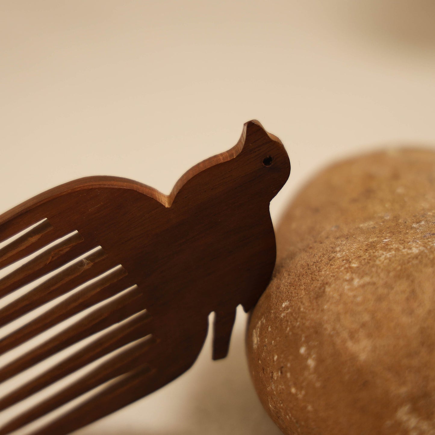 Bijnor hand carved sheesham wooden comb (small) 39