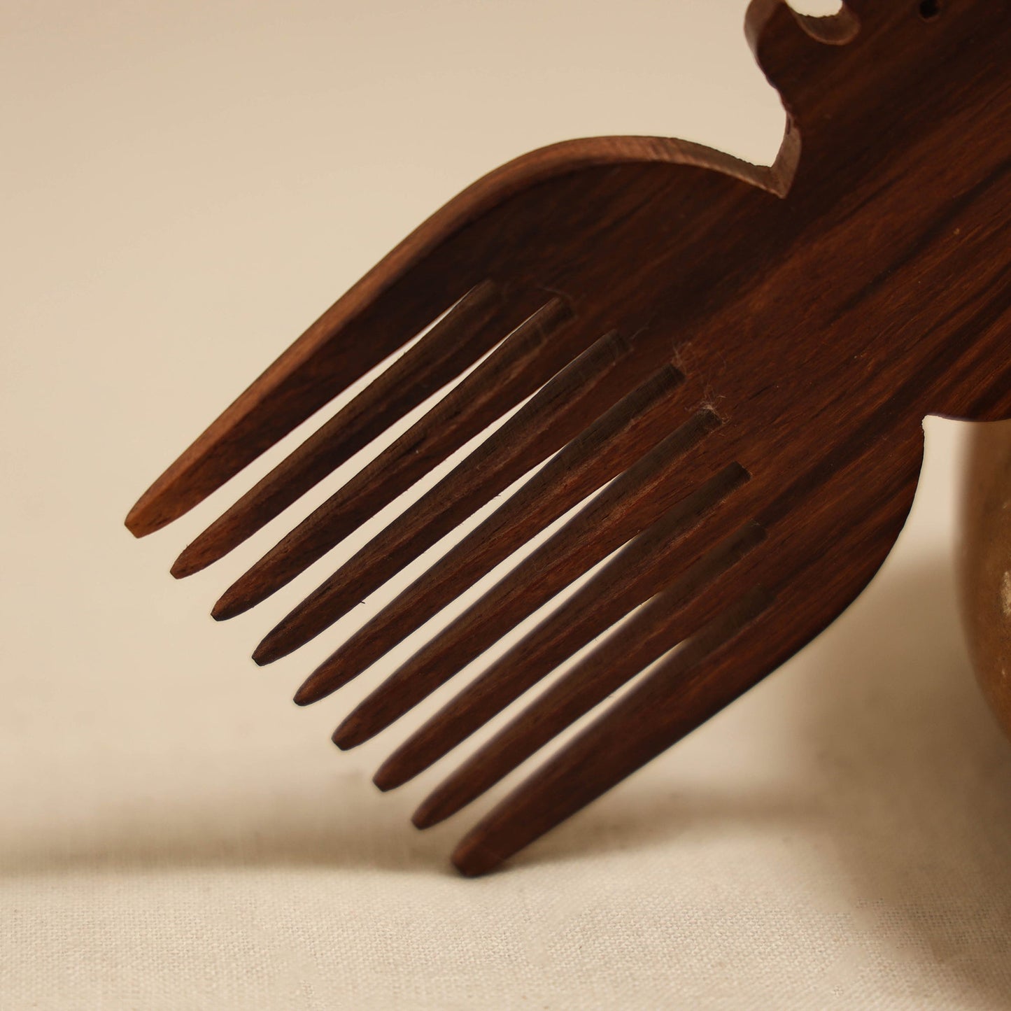 Bijnor hand carved sheesham wooden comb (small) 41