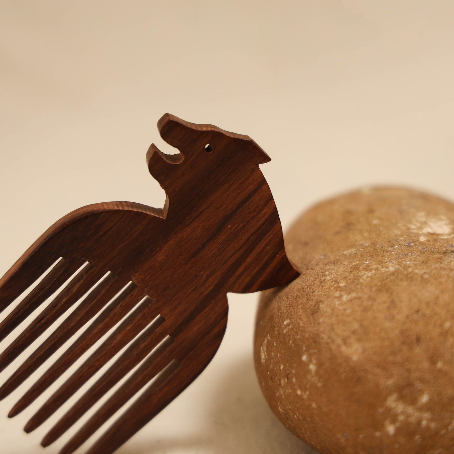 Bijnor hand carved sheesham wooden comb (small) 41