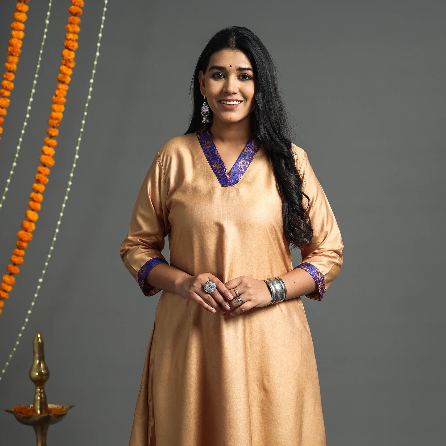 Buy  Dark Grey Plain Tussar Silk Banarasi Patchwork Floral Kurta l iTokri.com