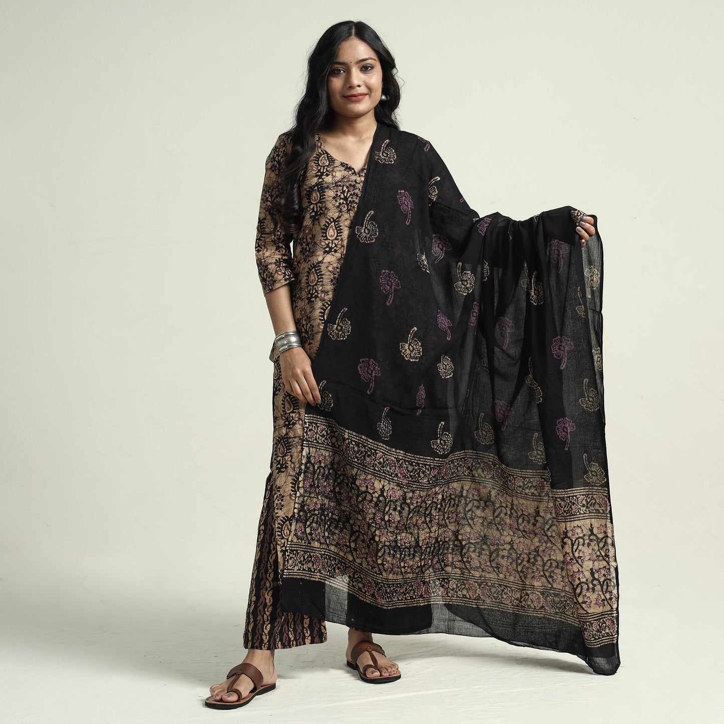 Buy Hand Batik Printed Cotton Kurta with Palazzo & Dupatta Set Online at iTokri.com