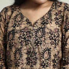 Buy Hand Batik Printed Cotton Kurta with Palazzo & Dupatta Set Online at iTokri.com