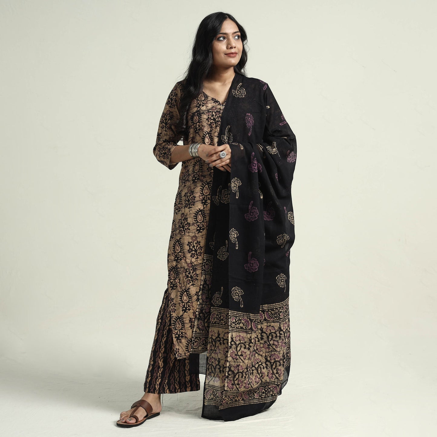 Buy Hand Batik Printed Cotton Kurta with Palazzo & Dupatta Set Online at iTokri.com
