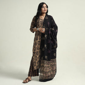 Buy Hand Batik Printed Cotton Kurta with Palazzo & Dupatta Set Online at iTokri.com