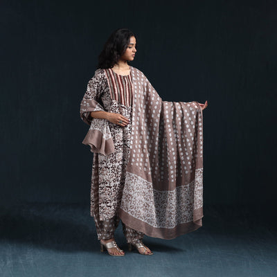Hand batik cotton suit set with dupatta for women 04
