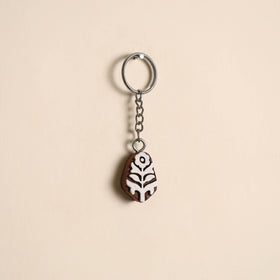 Hand carved sheesham wood keychain 01 - handcrafted