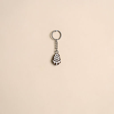 Hand carved sheesham wood keychain 01 - handcrafted
