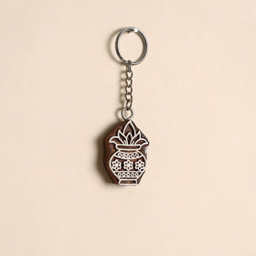 Hand carved sheesham wood keychain 08 - handcrafted
