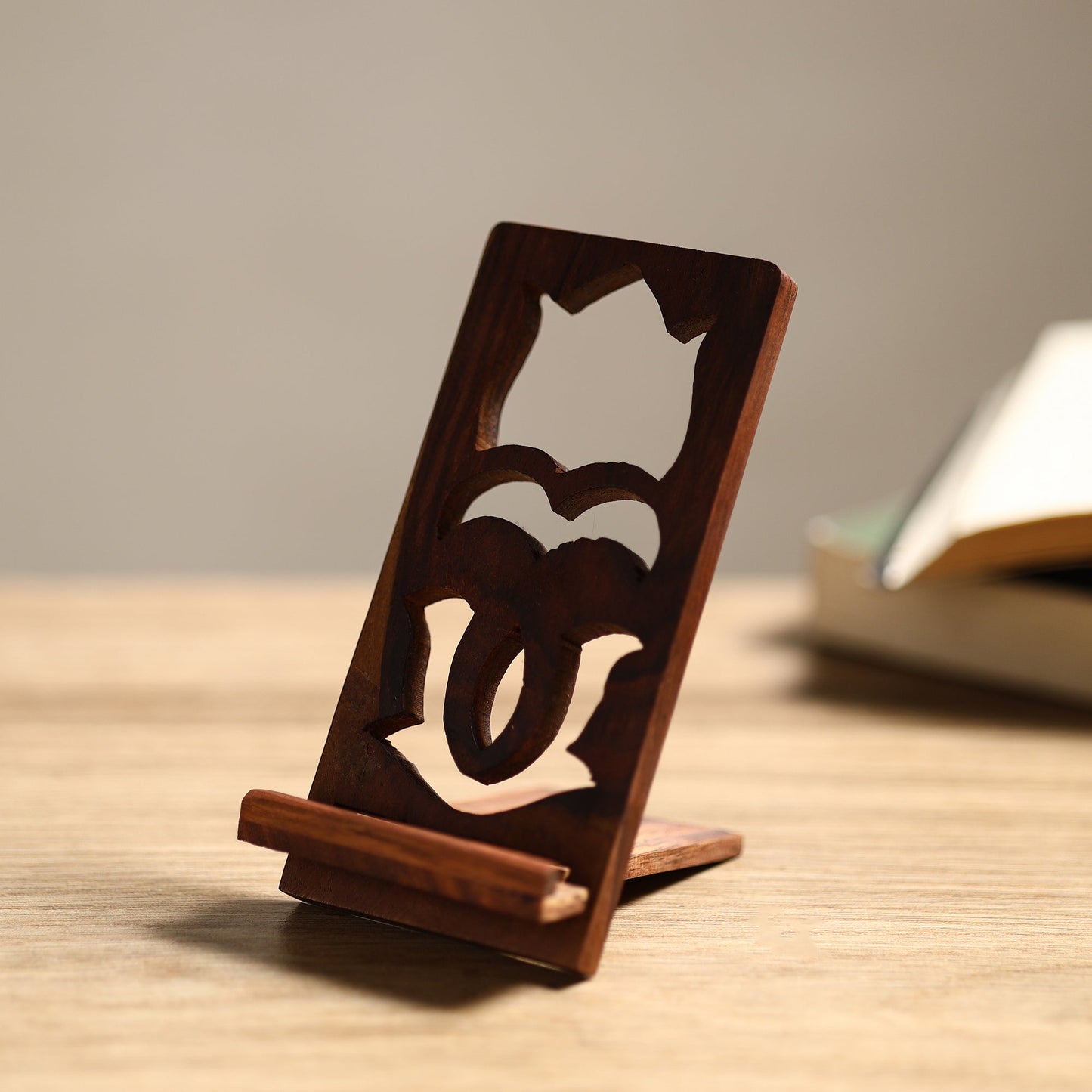 Buy Handcarved Sheesham Wood Mobile Stand 01 Online l iTokri.com 