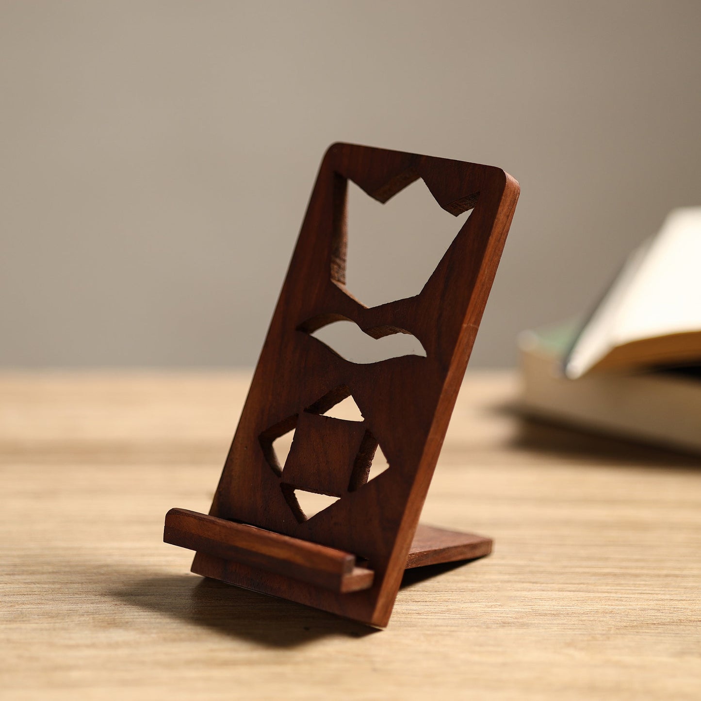 Buy Handcarved Sheesham Wood Mobile Stand 09 Online l iTokri.com 