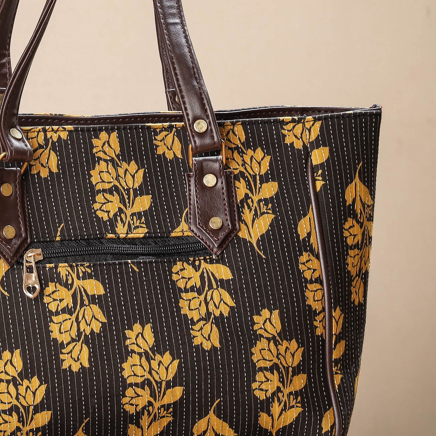 running stitch shoulde bag