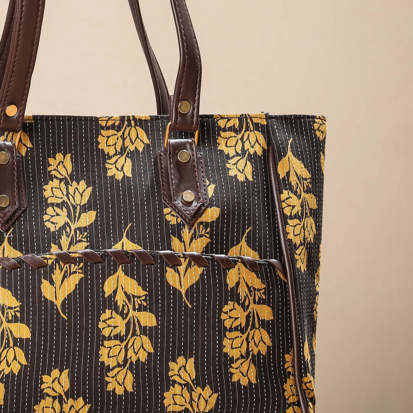 running stitch shoulde bag