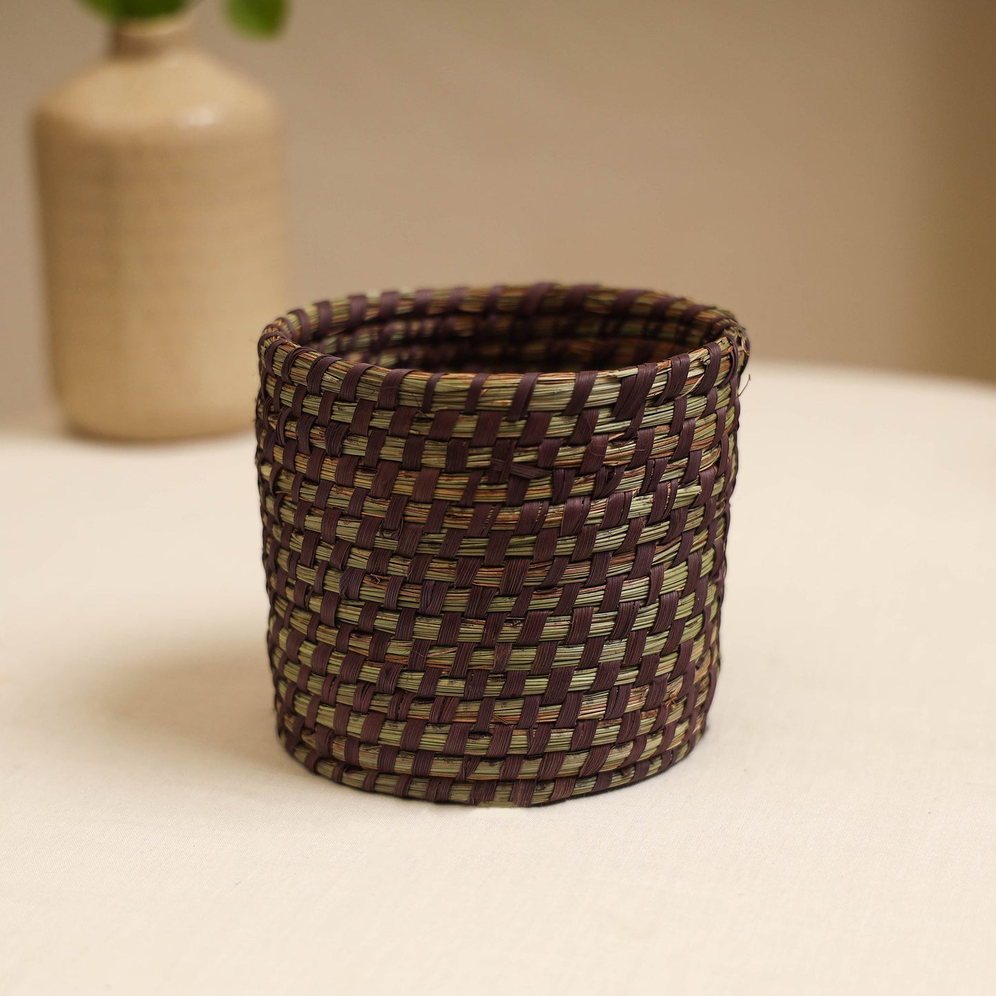 Brown - handcrafted eco-friendly sabai grass pen stand 01