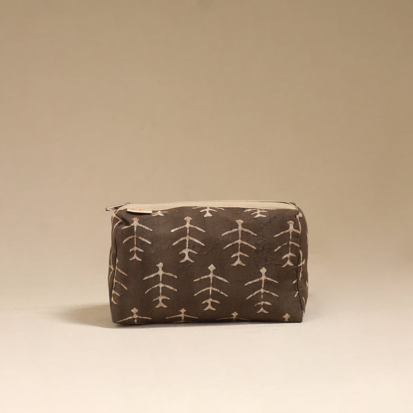 Handcrafted fabric toiletry bag 01