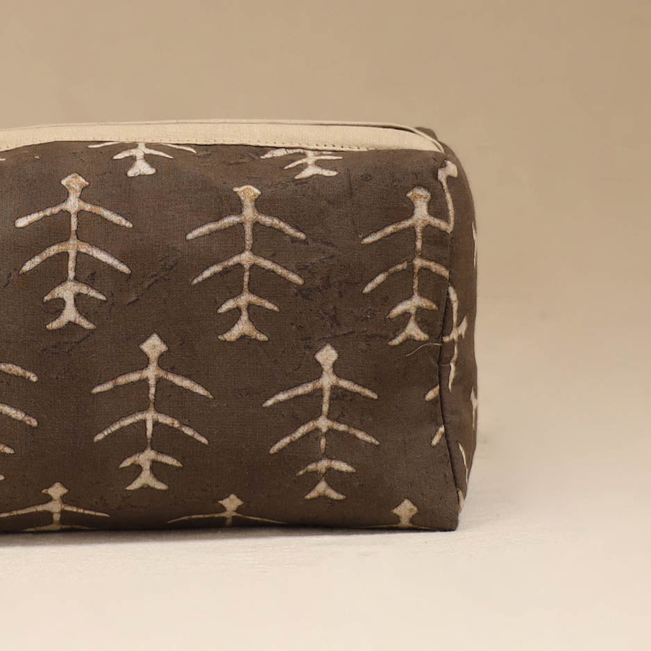 Handcrafted fabric toiletry bag 01