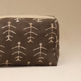 Handcrafted fabric toiletry bag 01