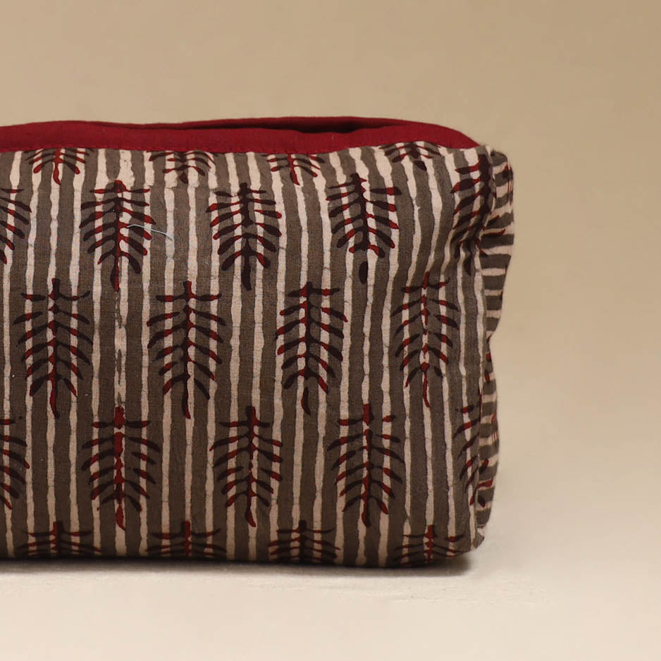 Handcrafted fabric toiletry bag 02