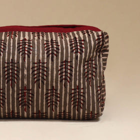 Handcrafted fabric toiletry bag 02
