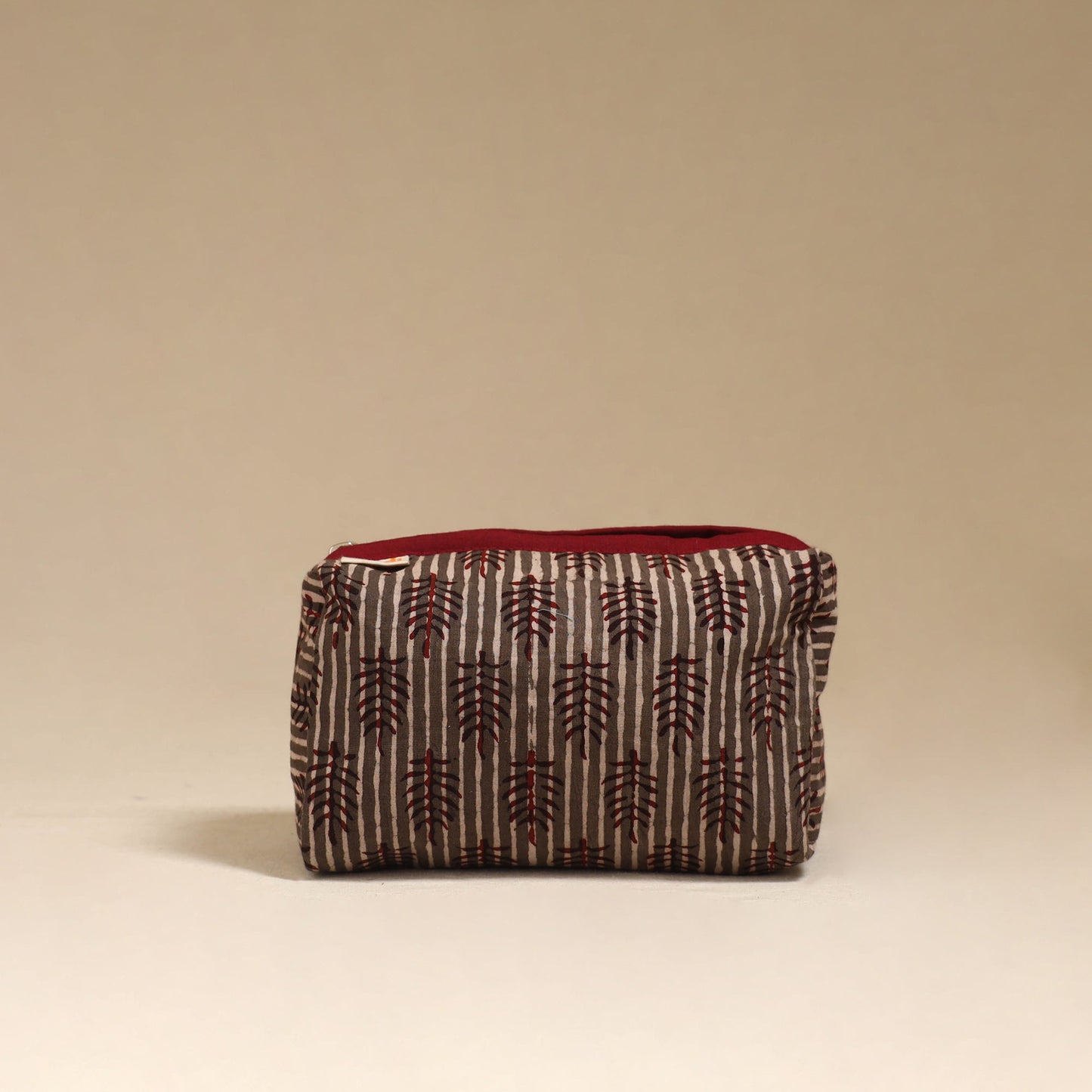 Handcrafted fabric toiletry bag 02