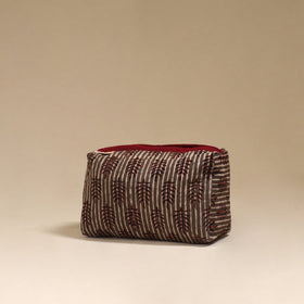 Handcrafted fabric toiletry bag 02