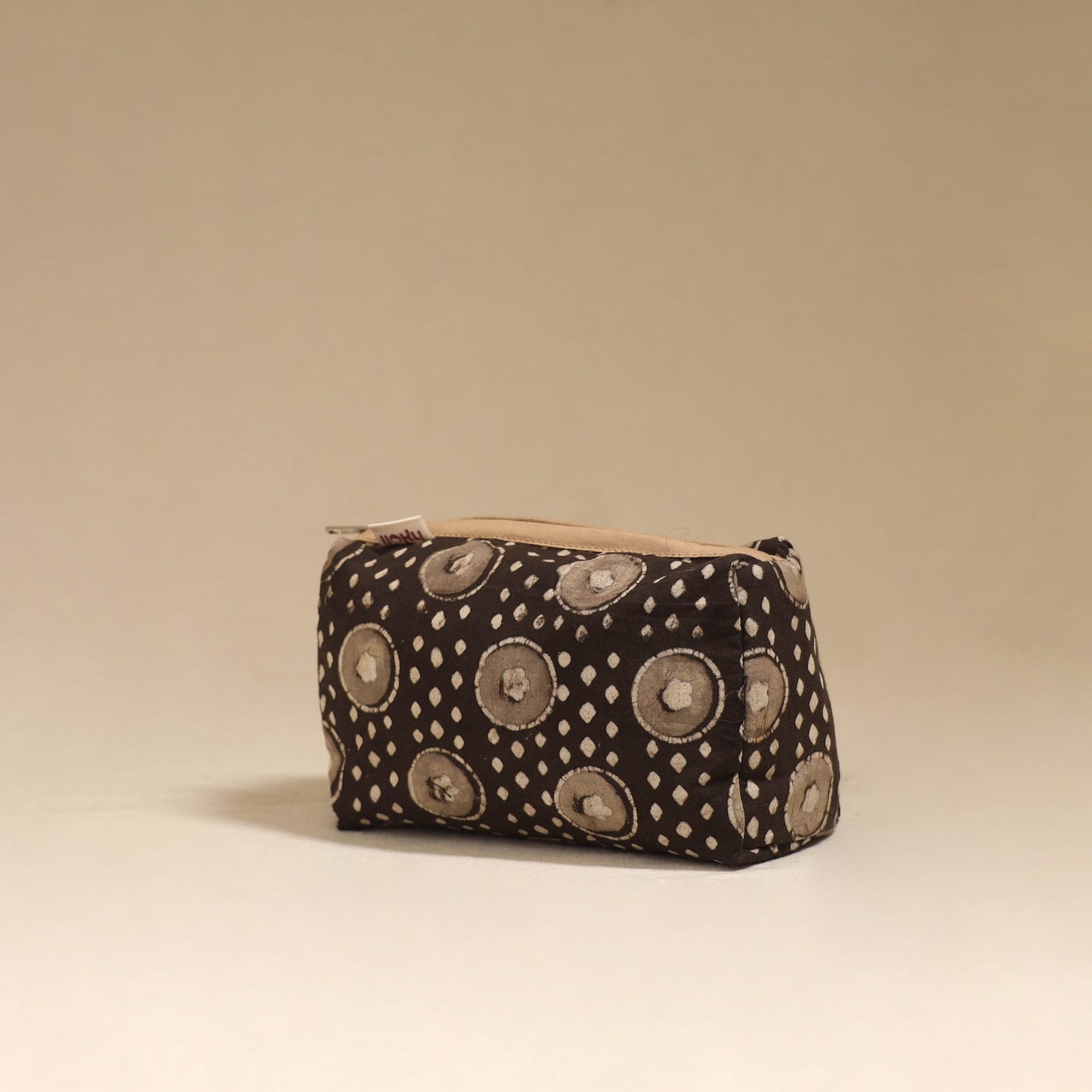 Handcrafted fabric toiletry bag 06