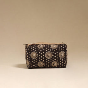 Handcrafted fabric toiletry bag 06