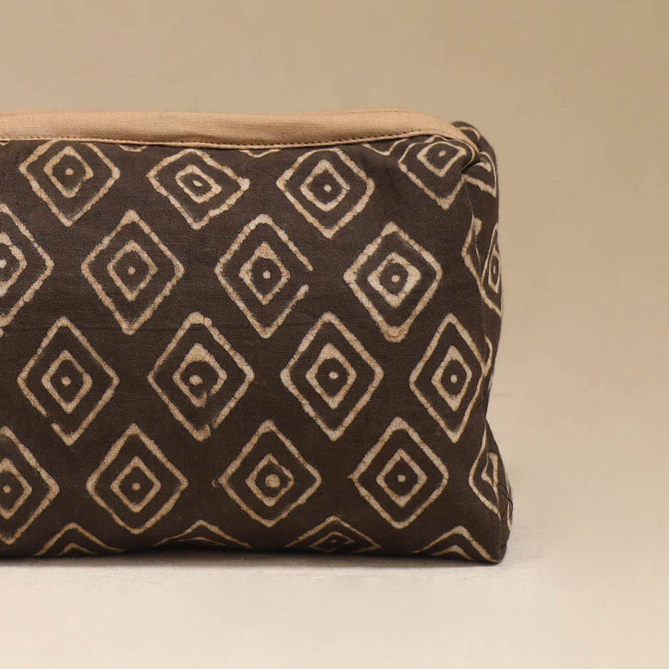 Handcrafted fabric toiletry bag 25