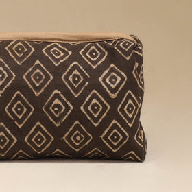 Handcrafted fabric toiletry bag 25