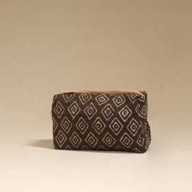 Handcrafted fabric toiletry bag 25