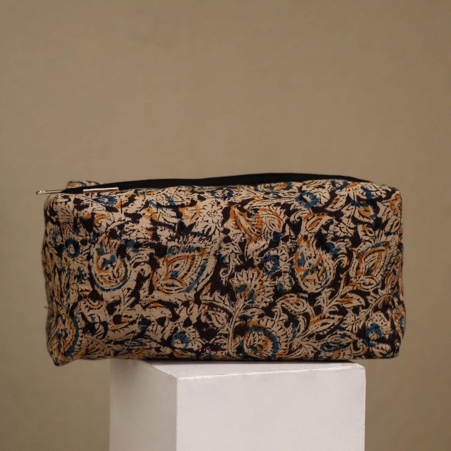 Handcrafted fabric toiletry bags (set of 3) 19