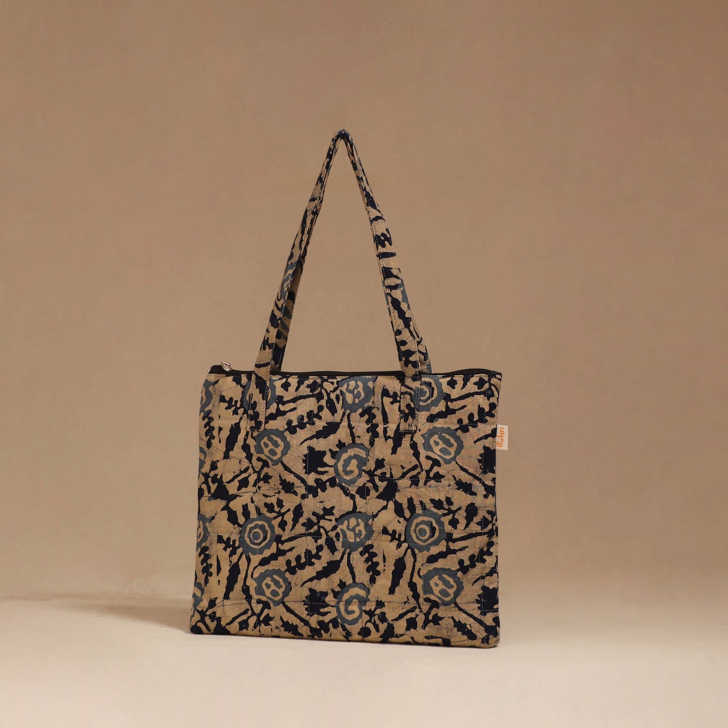 Handcrafted quilted handbag 41