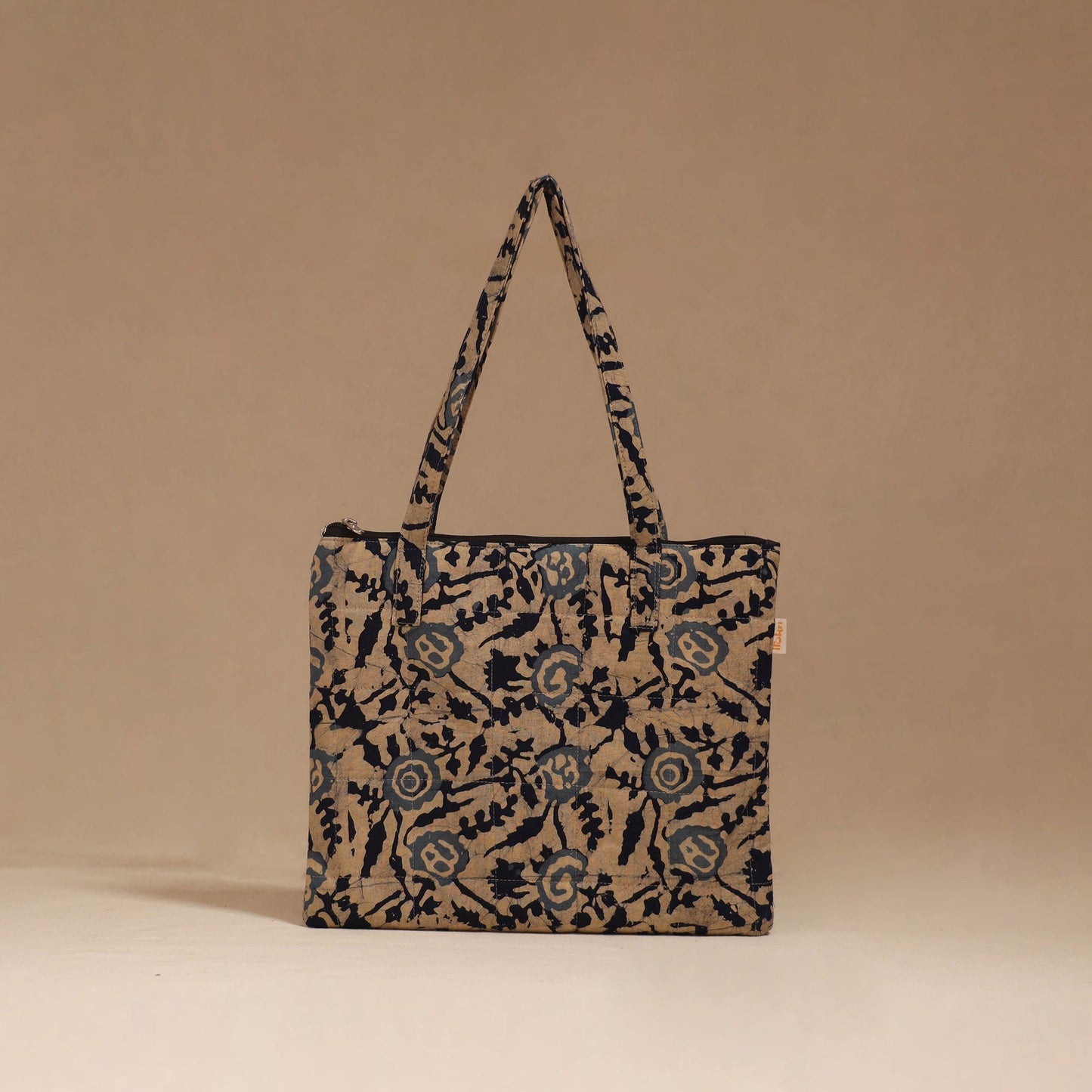 Handcrafted quilted handbag 41