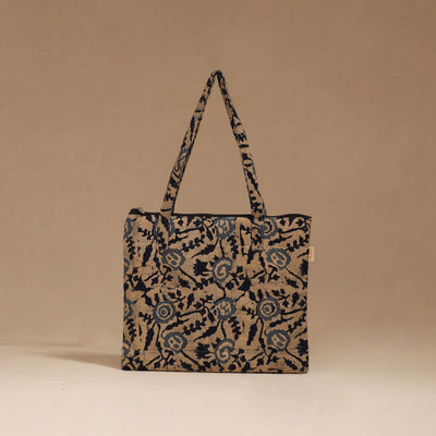 Handcrafted quilted handbag 41