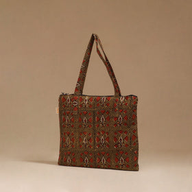 Handcrafted quilted handbag 68