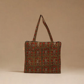 Handcrafted quilted handbag 68