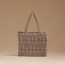 Handcrafted quilted handbag 71