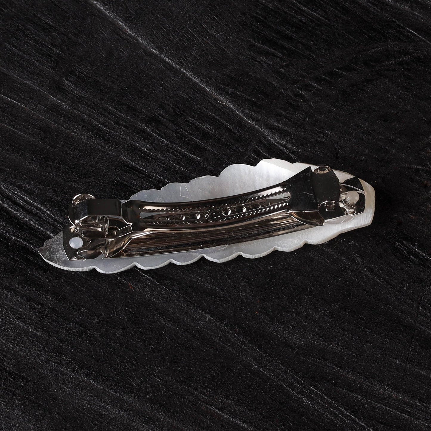 Handcrafted seashell hair clip 03